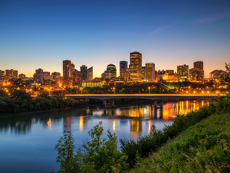 Edmonton downtown, James Macdonald Bridge and the Saskatchewan River at night